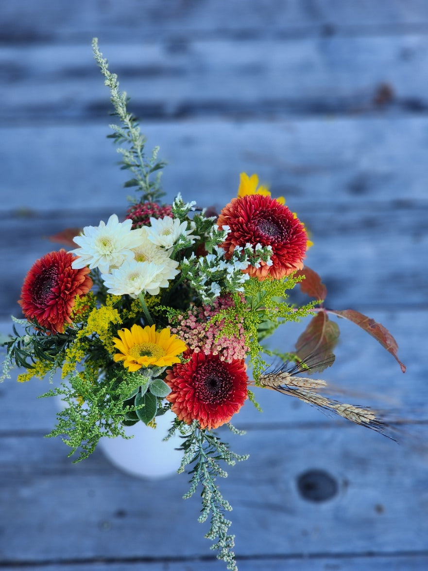 LETHBRIDGE & AREA: 8 SPRING TO FALL BOUQUETS